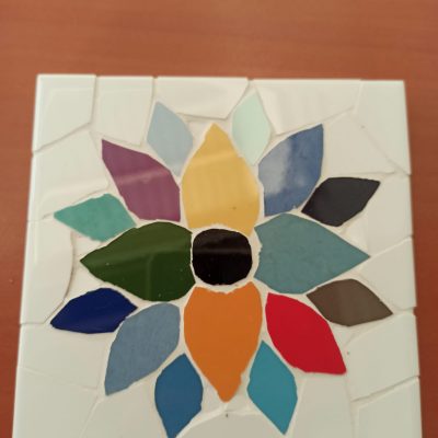 posavasos trenacadis con motivo de flor