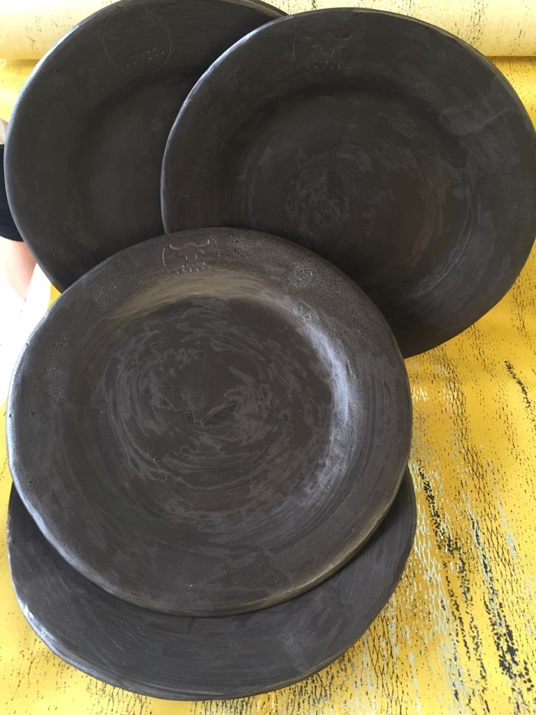 plato llano origen negro vajilla hosteleria fundacio espurna