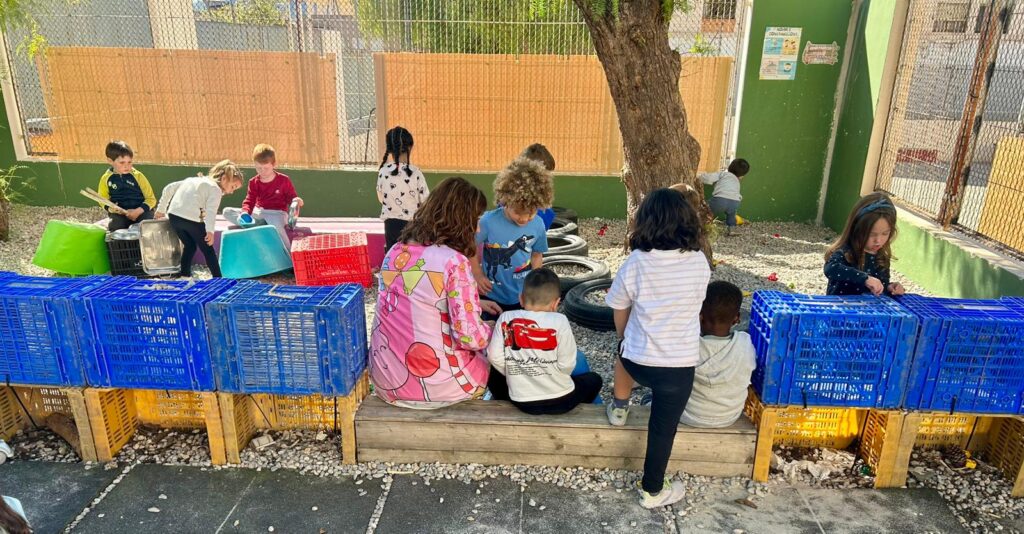El acompañamiento de terapeutas en entornos escolares es una herramienta clave para la inclusión educativa